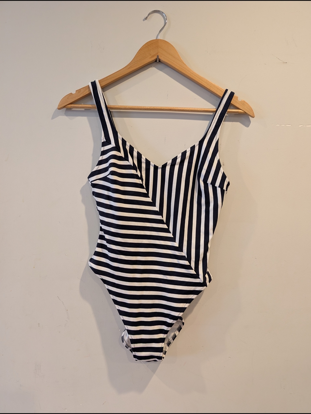 Araks New Black White Swimsuit Bathing Suit Sz S Summer Beach Vacation Coastal